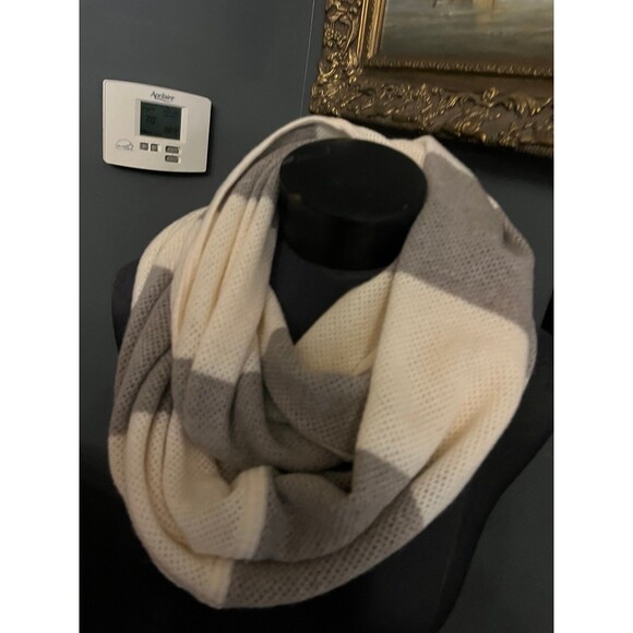 Lululemon Cream Taupe Striped Infinity Circle Scarf Wrap - Picture 4 of 7